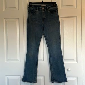 Woman’s Levi’s 725 High Rise Bootcut